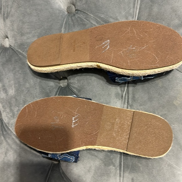 Blue Jean Slides with flower decals. - Picture 4 of 4